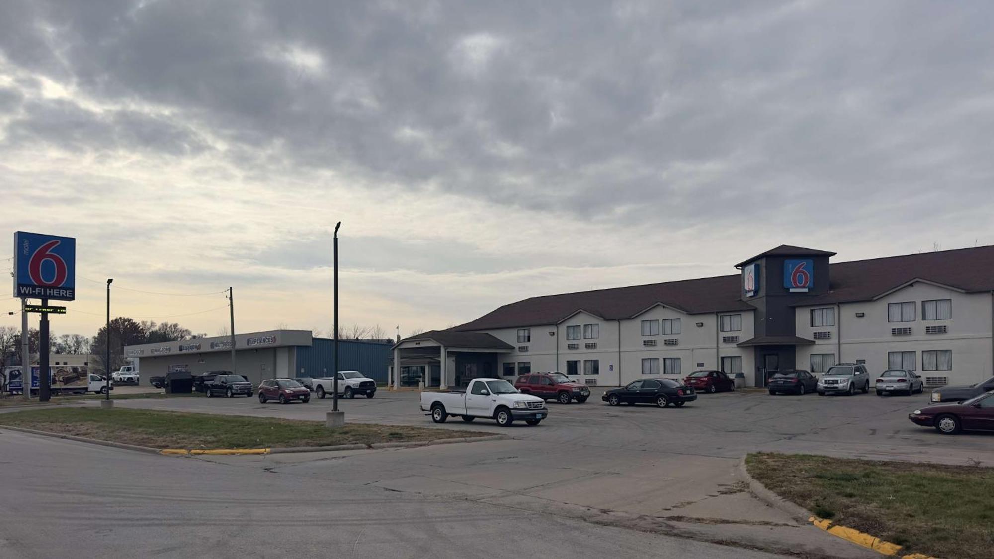 Motel 6-Waterloo, Ia エクステリア 写真
