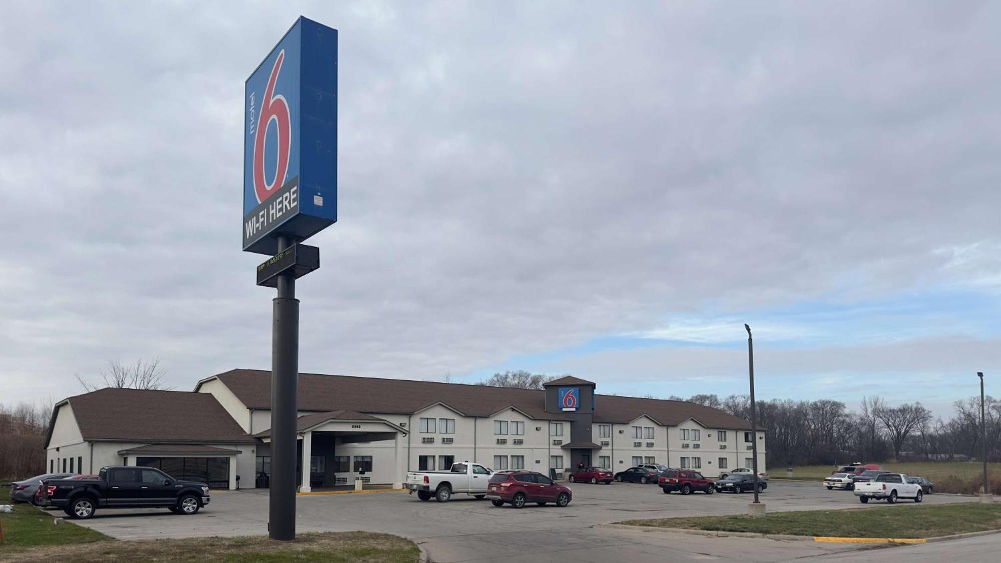 Motel 6-Waterloo, Ia エクステリア 写真