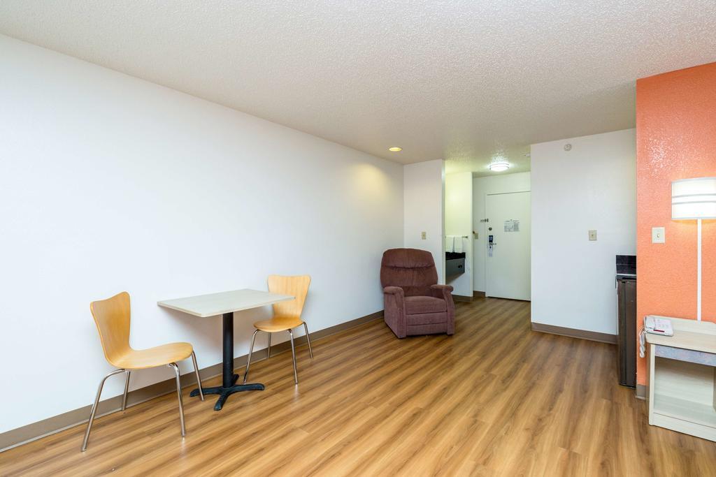 Motel 6-Waterloo, Ia エクステリア 写真