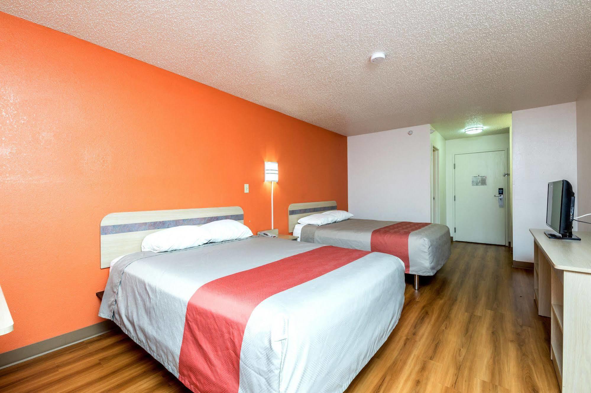 Motel 6-Waterloo, Ia エクステリア 写真